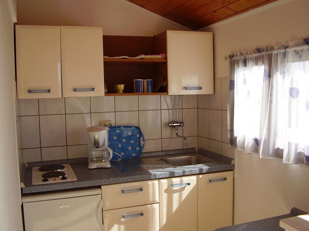 Guesthouse Apartment Bozica Bol Habitación foto