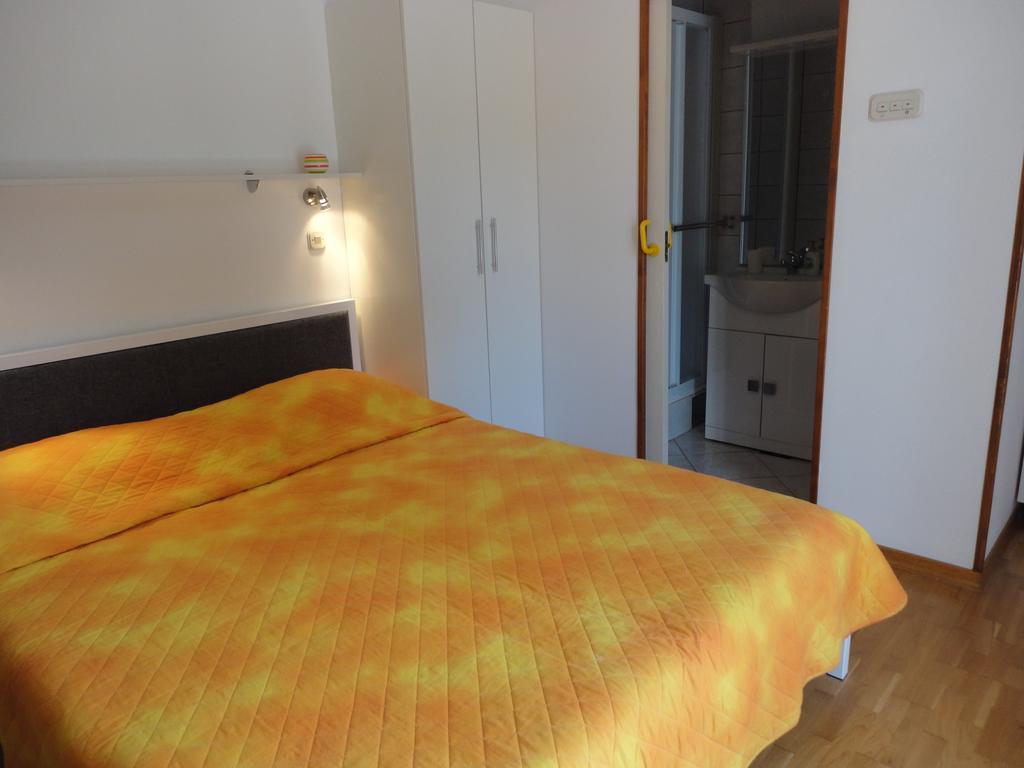 Guesthouse Apartment Bozica Bol Habitación foto