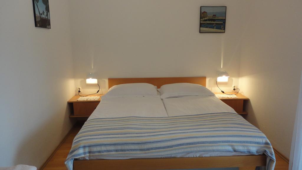 Guesthouse Apartment Bozica Bol Exterior foto